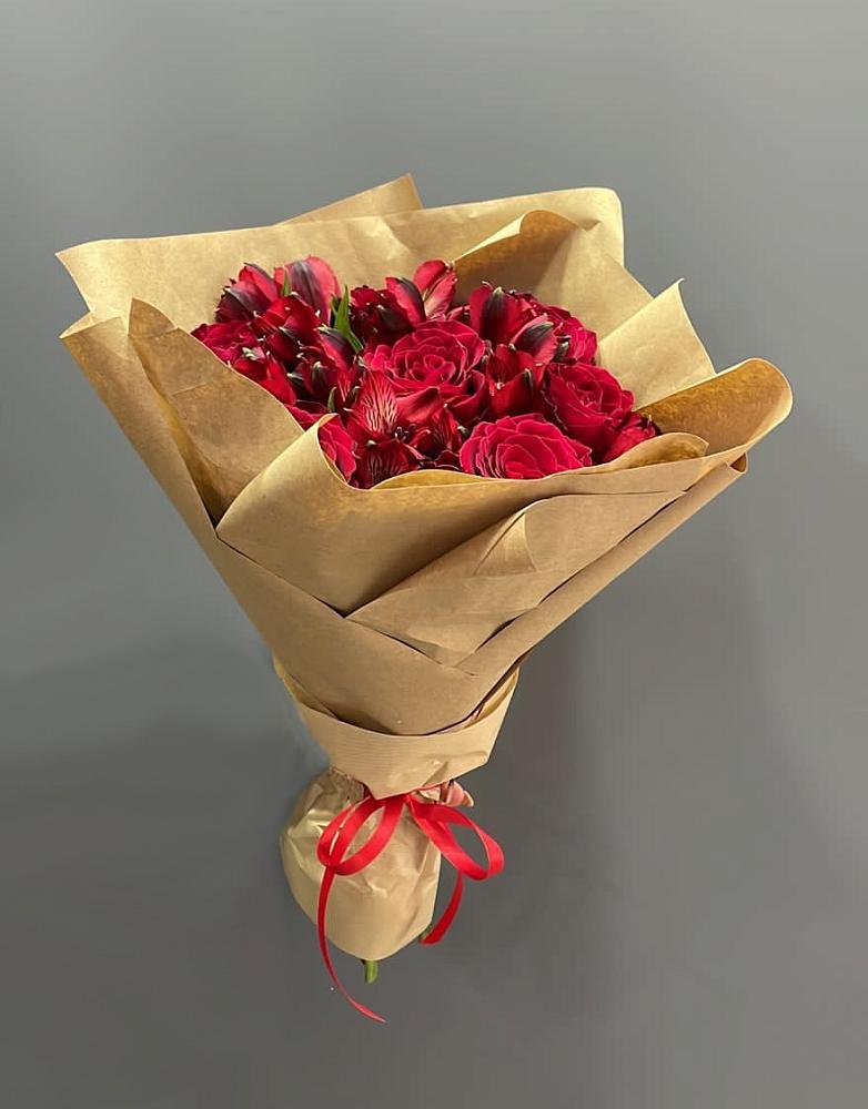 Букет цветов из: Альстромерии и Розы в Поддорье