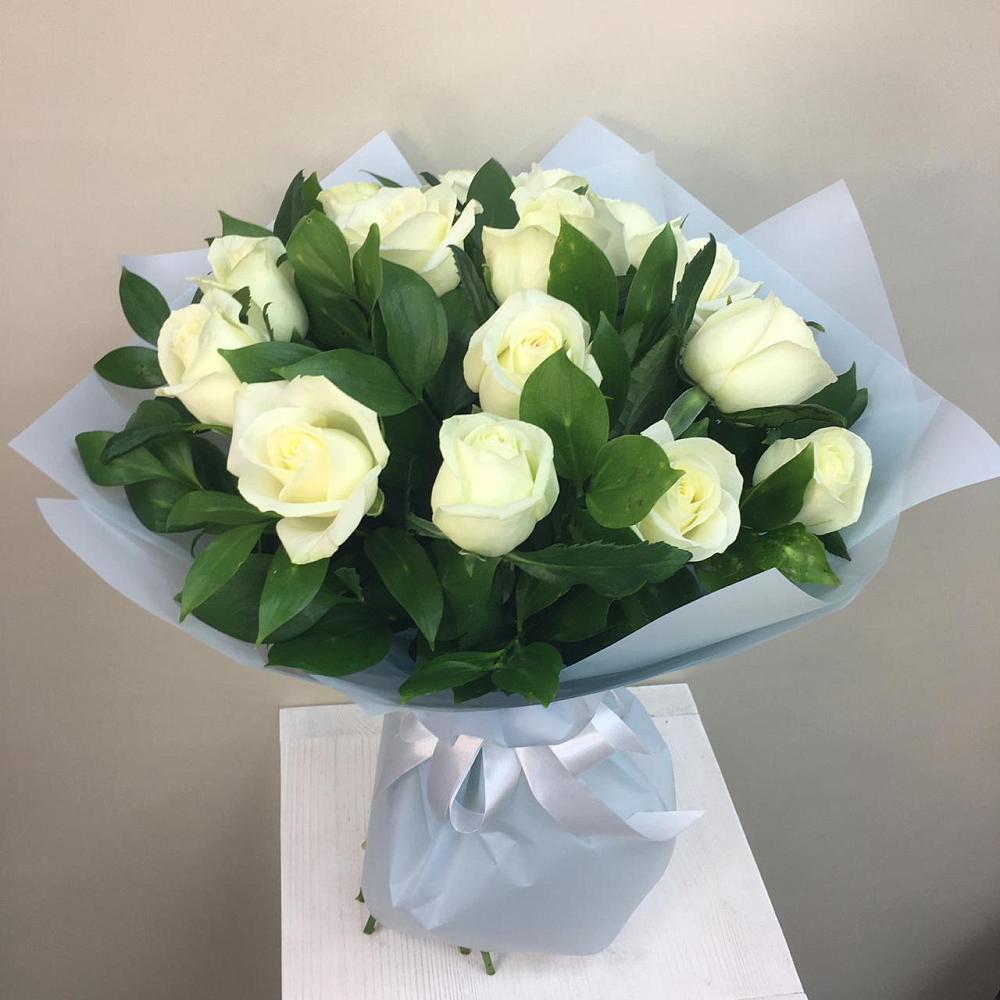 Букет 15 Белых роз Проуд в Поддорье