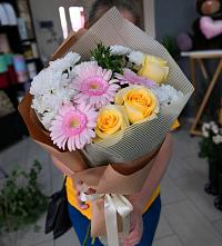 Букет цветов из:  Герберы, Розы и Хризантемы в Поддорье