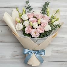 Букет цветов из:  Лизиантусы в Поддорье