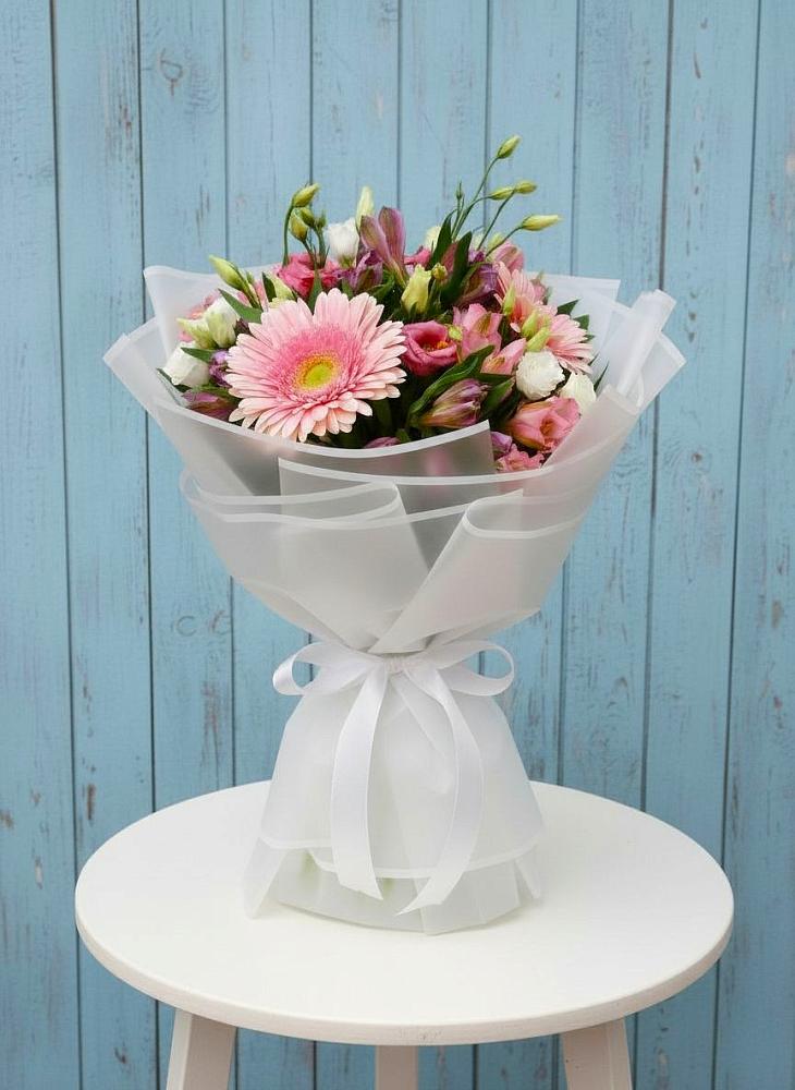 Букет цветов из: Герберы, Альстромерии и Лизиантусы в Поддорье