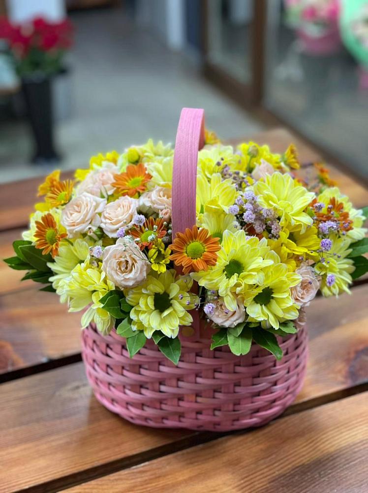 Цветочная композиция из Хризантемы и Розы в корзине в Поддорье