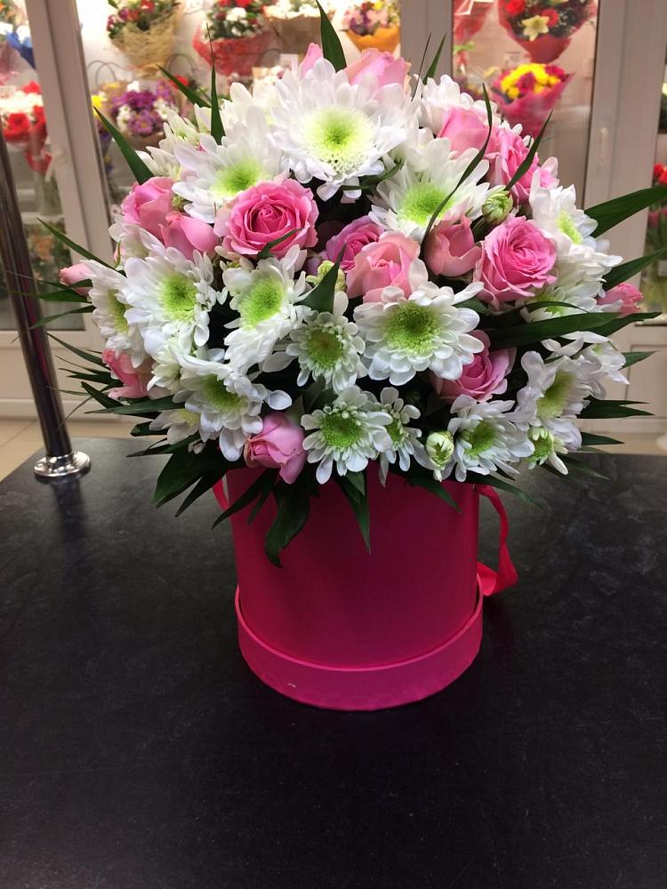 Цветочная композиция из Розы и Хризантемы в шляпной коробке в Поддорье