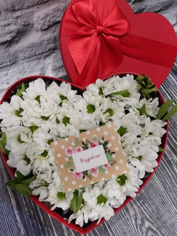 Цветочная композиция из Хризантемы в виде сердца в Поддорье