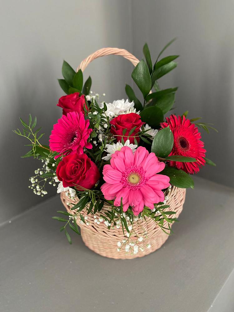 Цветочная композиция из Розы, Хризантемы и Герберы в корзине в Поддорье