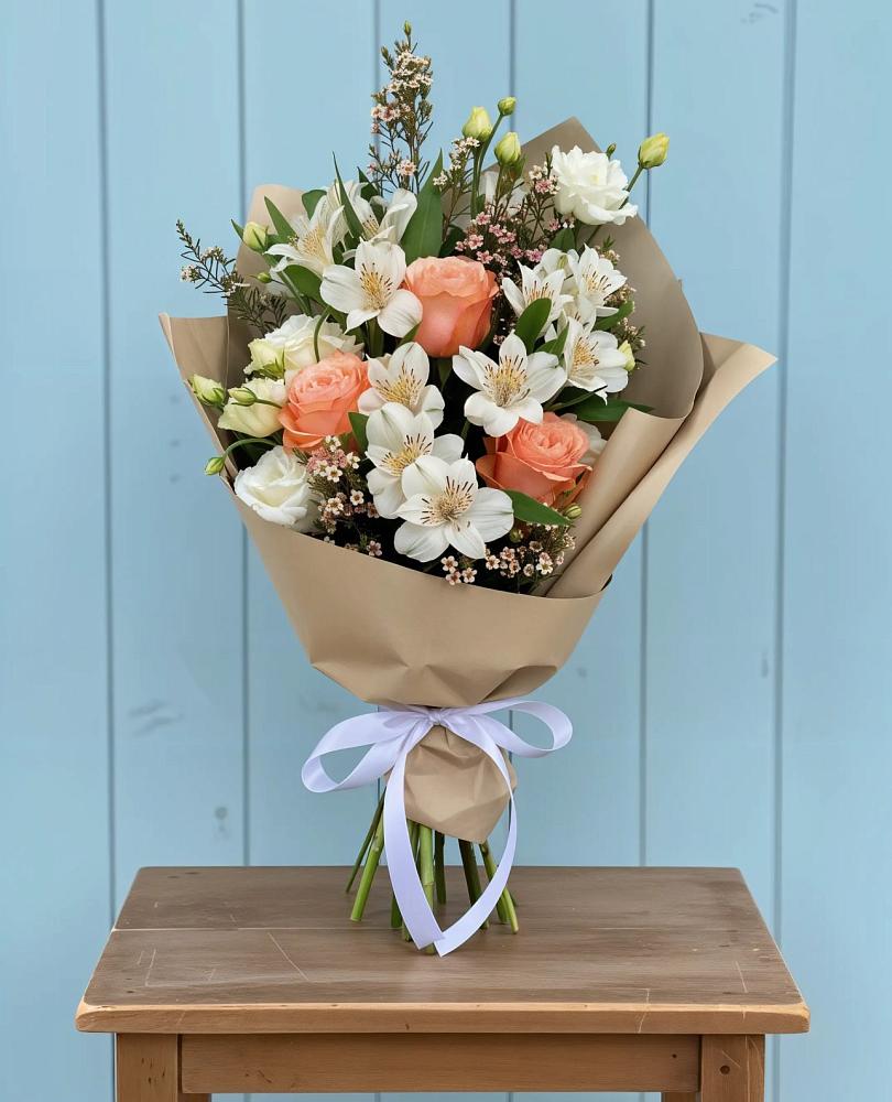 Букет цветов из: Альстромерии, Лизиантусы, Розы и Хризантемы в Поддорье
