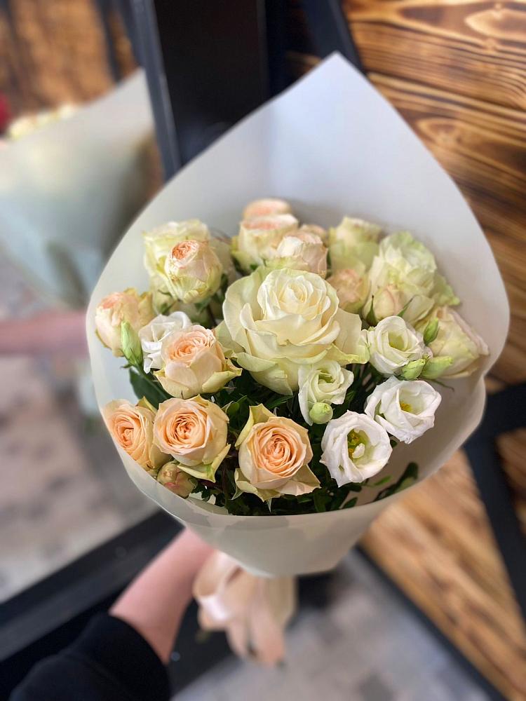 Букет цветов из: Розы и Лизиантусы в Поддорье